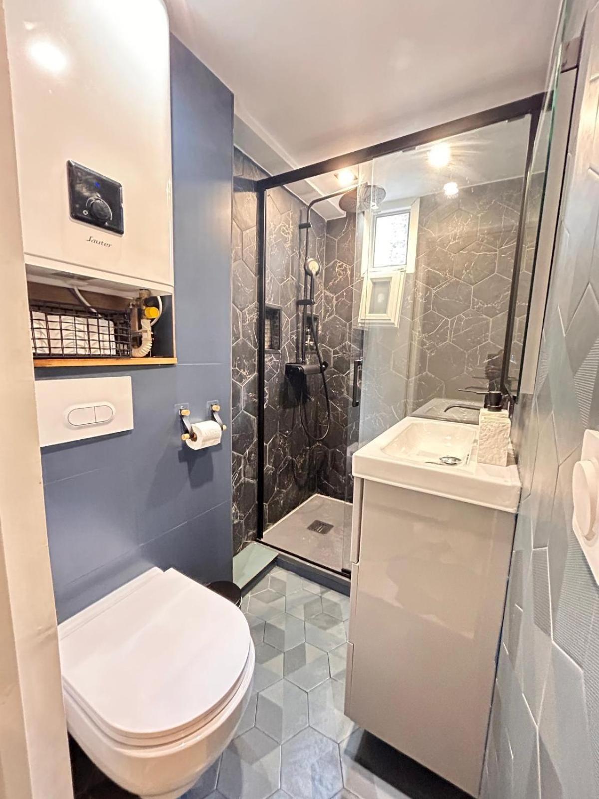 Apartment Modern Near Montmarte 2 Mins From Metro Chateau Rouge Paris