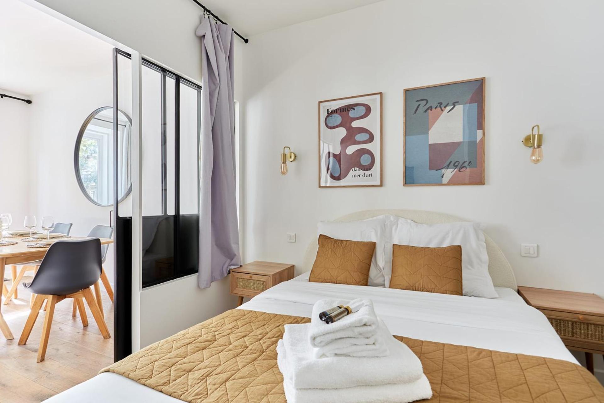 2 Bedrooms Center Of Apartment *