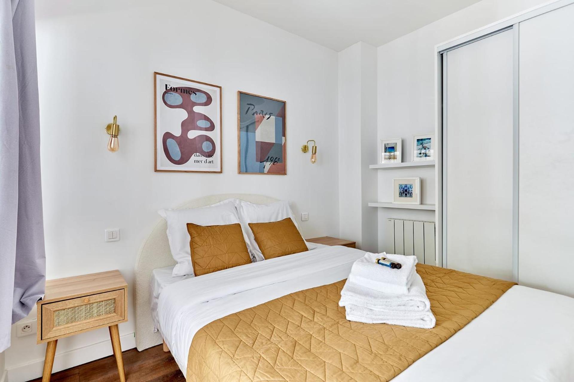 Apartment 2 Bedrooms Center Of *