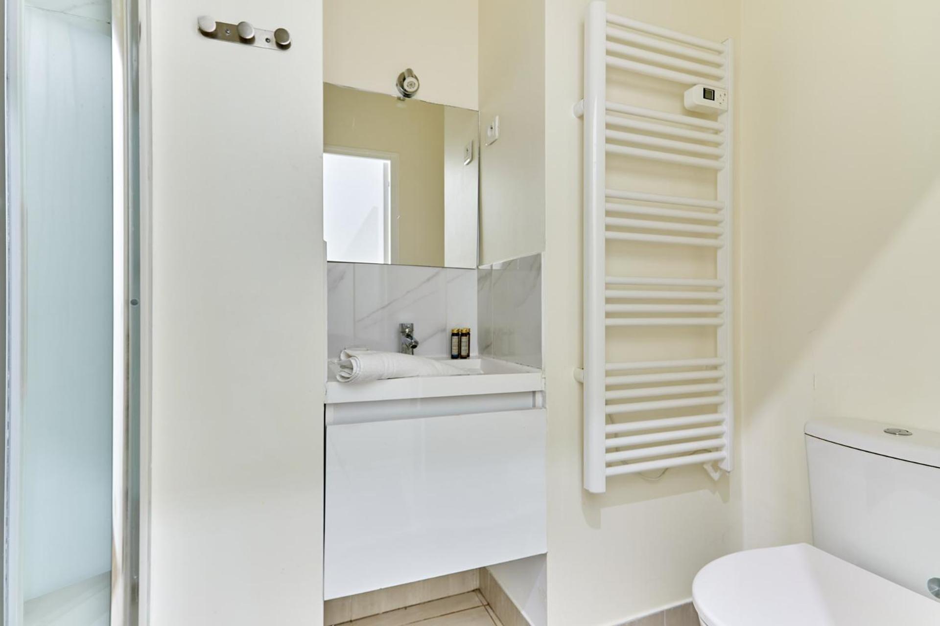 2 Bedrooms Center Of Apartment Paris