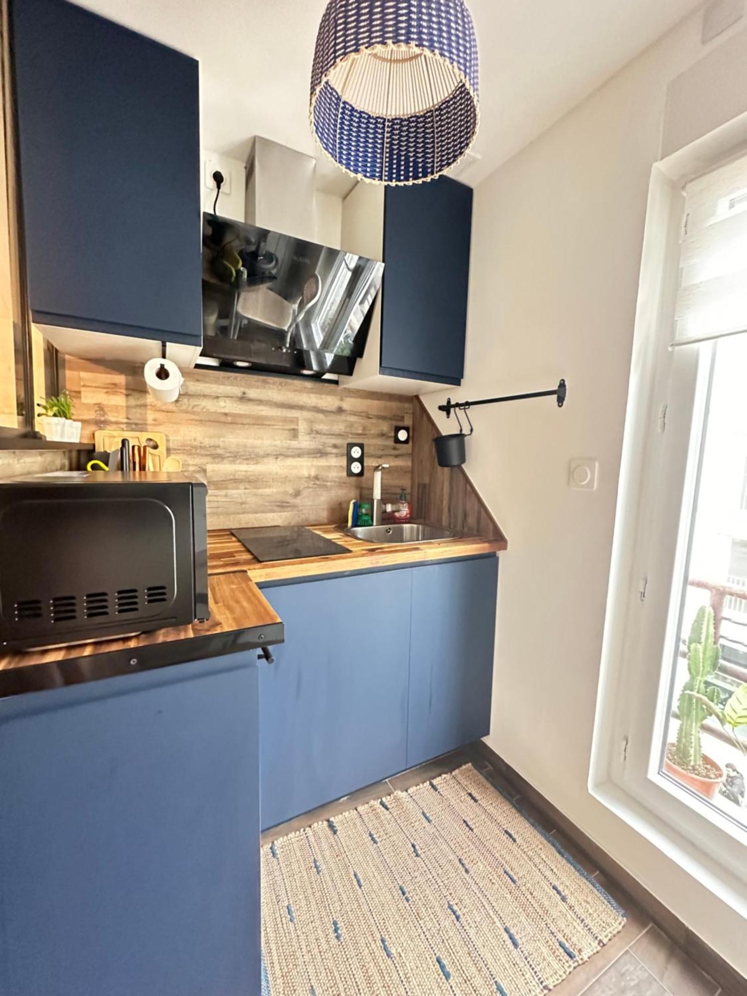 Modern Near Montmarte 2 Mins From Metro Chateau Rouge Apartment Paris