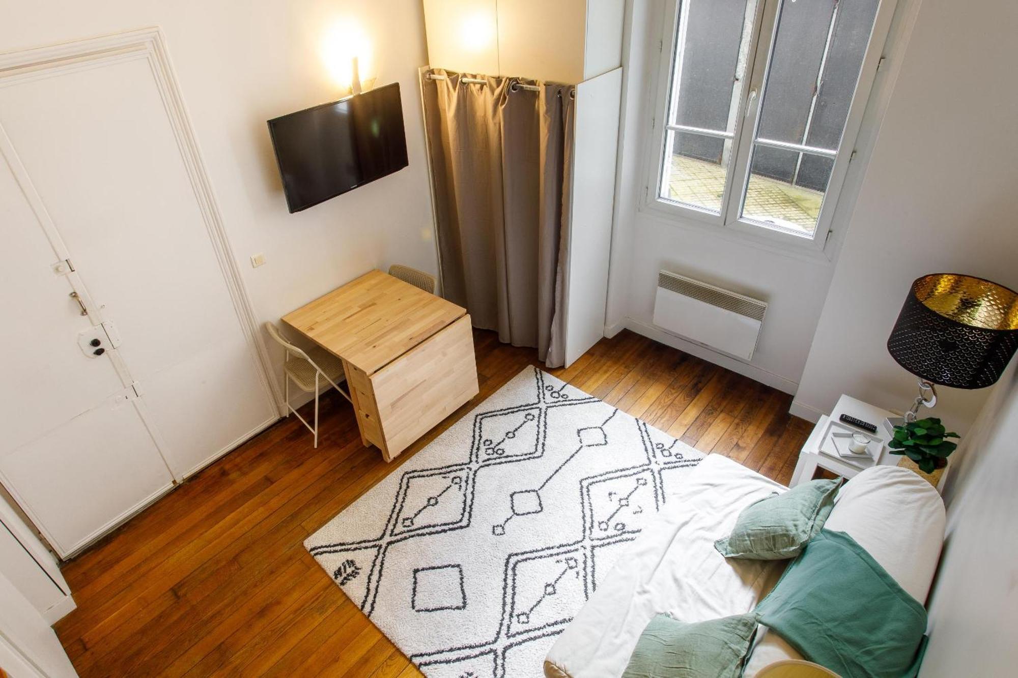 Charming Studio With Patio Passerelle Apartment *