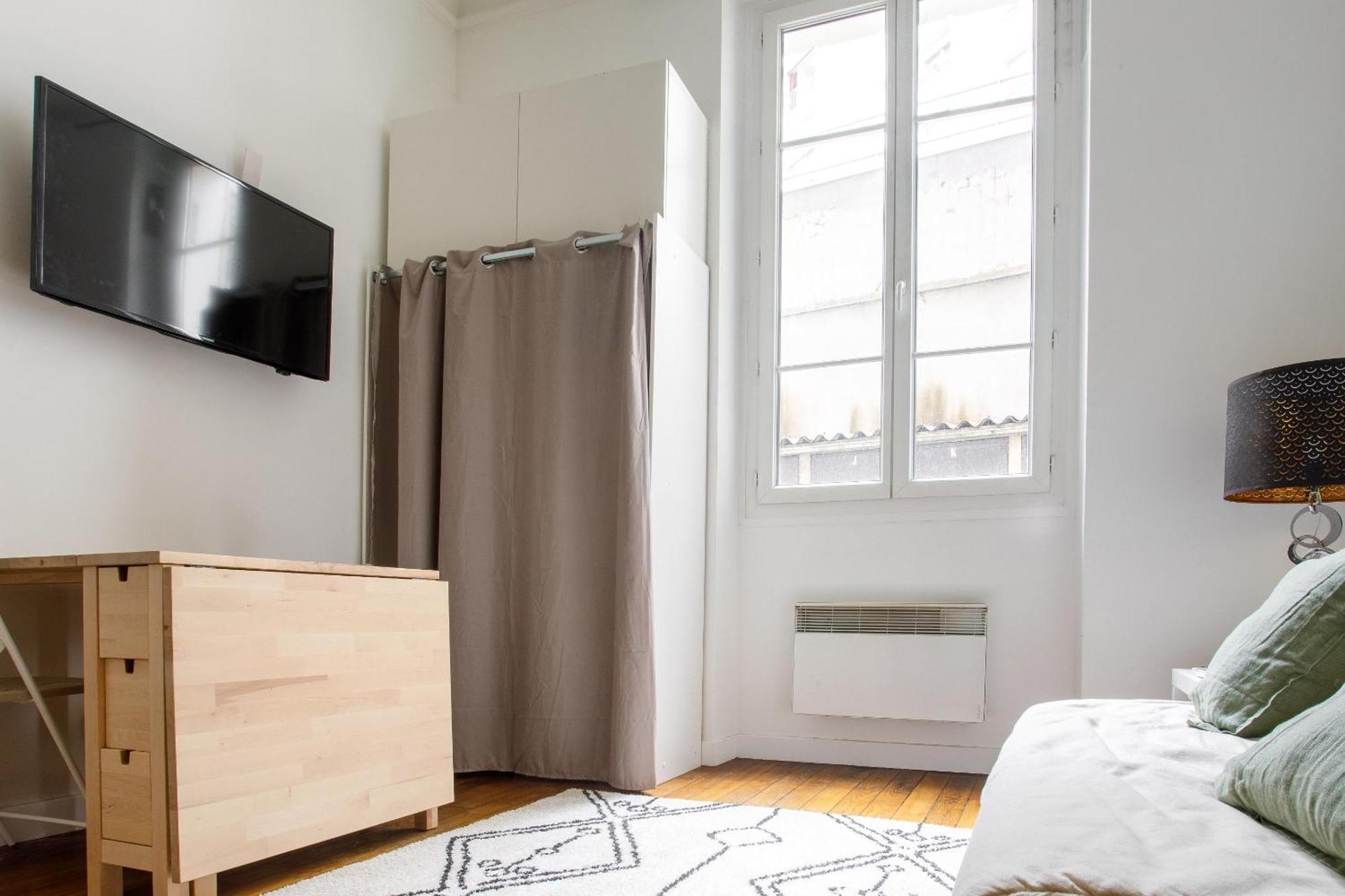 Apartment Charming Studio With Patio Passerelle