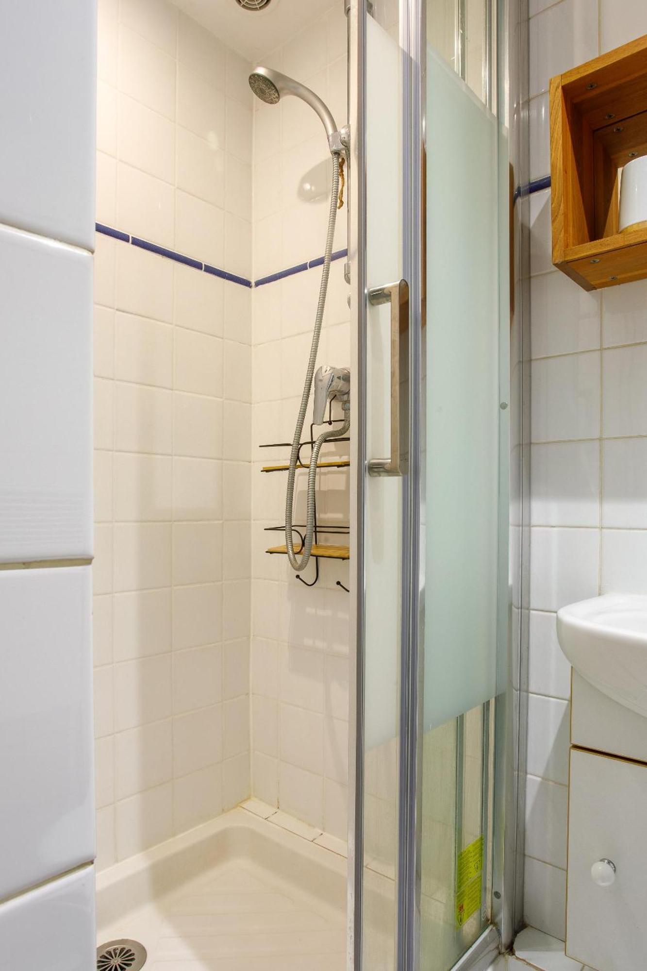 Apartment Charming Studio With Patio Passerelle