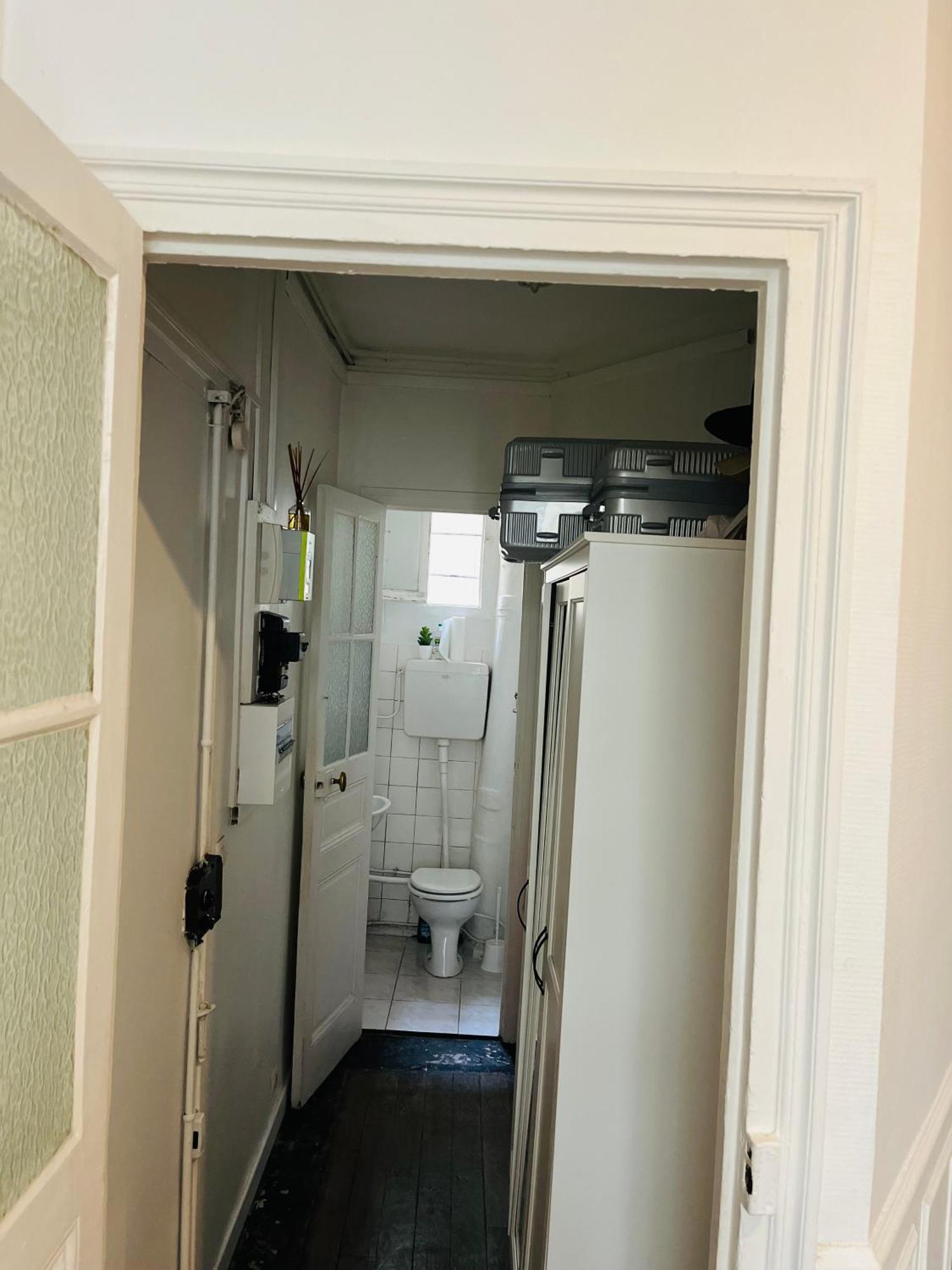 In Montmartre, Paris, Near Sacre-coeur Read Host Profile For Booking Séjour chez l'habitant