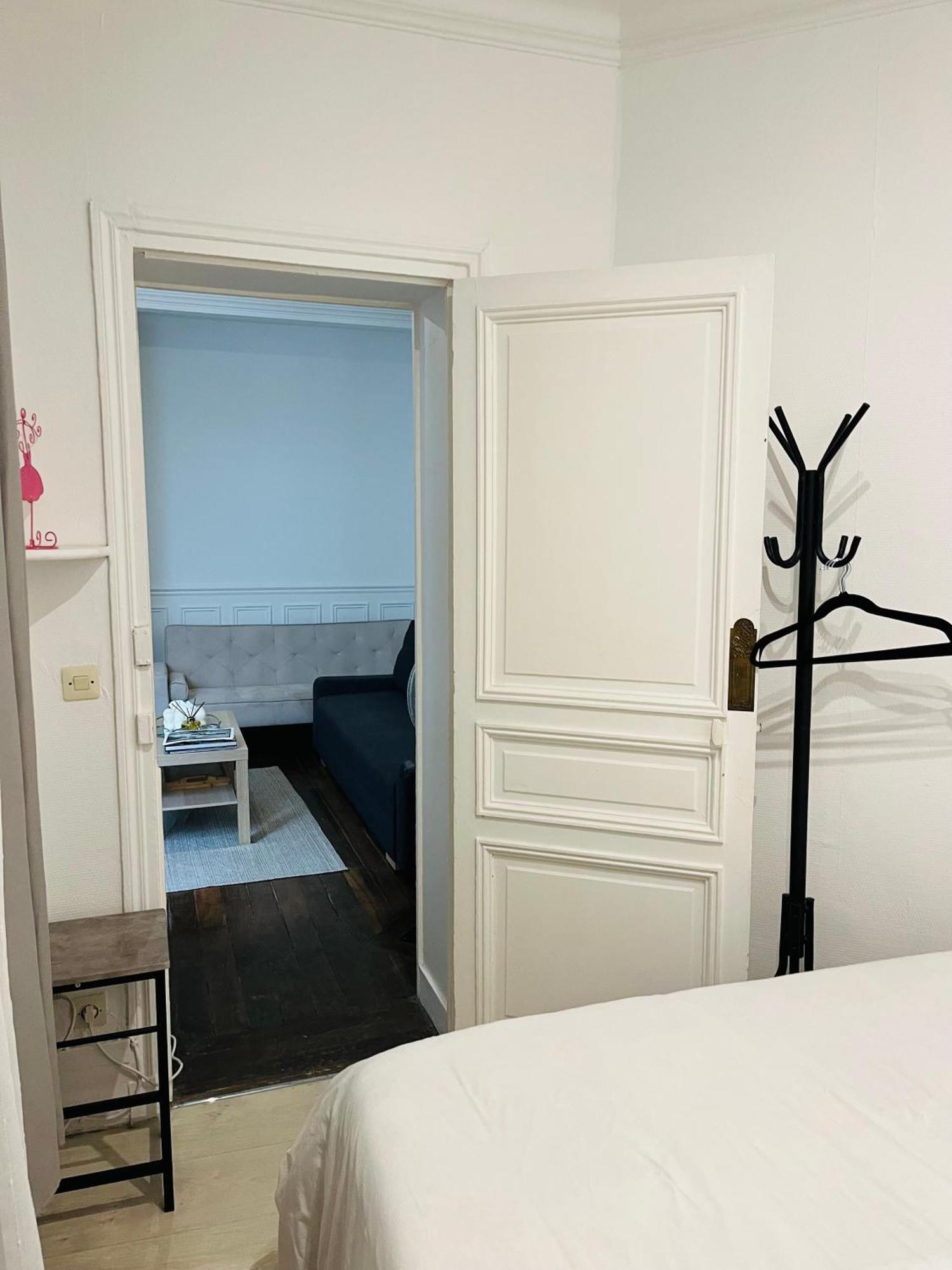 Séjour chez l'habitant In Montmartre, Paris, Near Sacre-coeur Read Host Profile For Booking