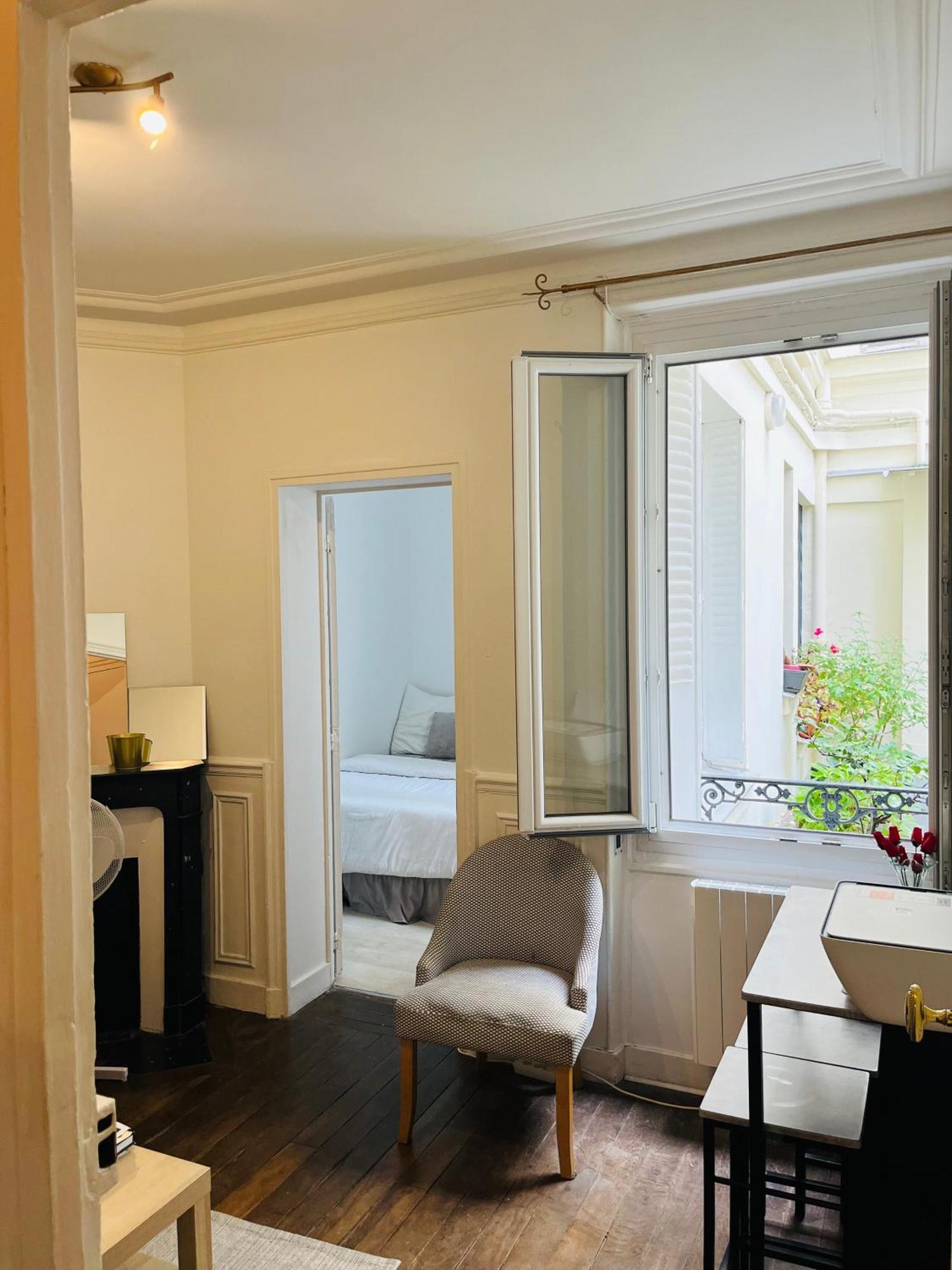In Montmartre, Paris, Near Sacre-coeur Read Host Profile For Booking