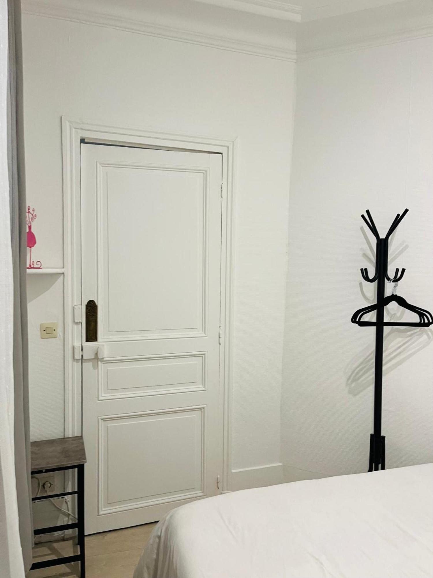 In Montmartre, Paris, Near Sacre-coeur Read Host Profile For Booking Séjour chez l'habitant Paris