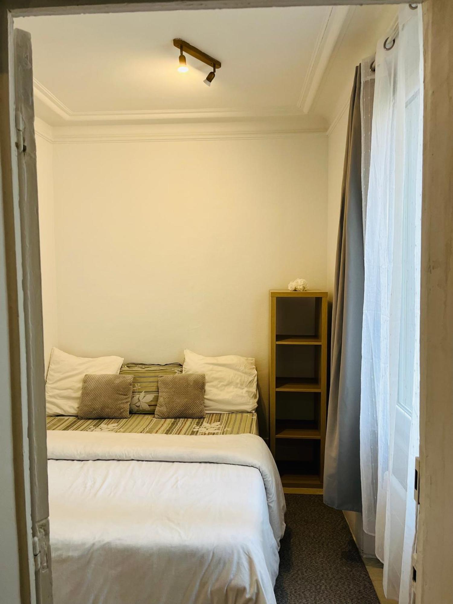 Séjour chez l'habitant In Montmartre, Paris, Near Sacre-coeur Read Host Profile For Booking