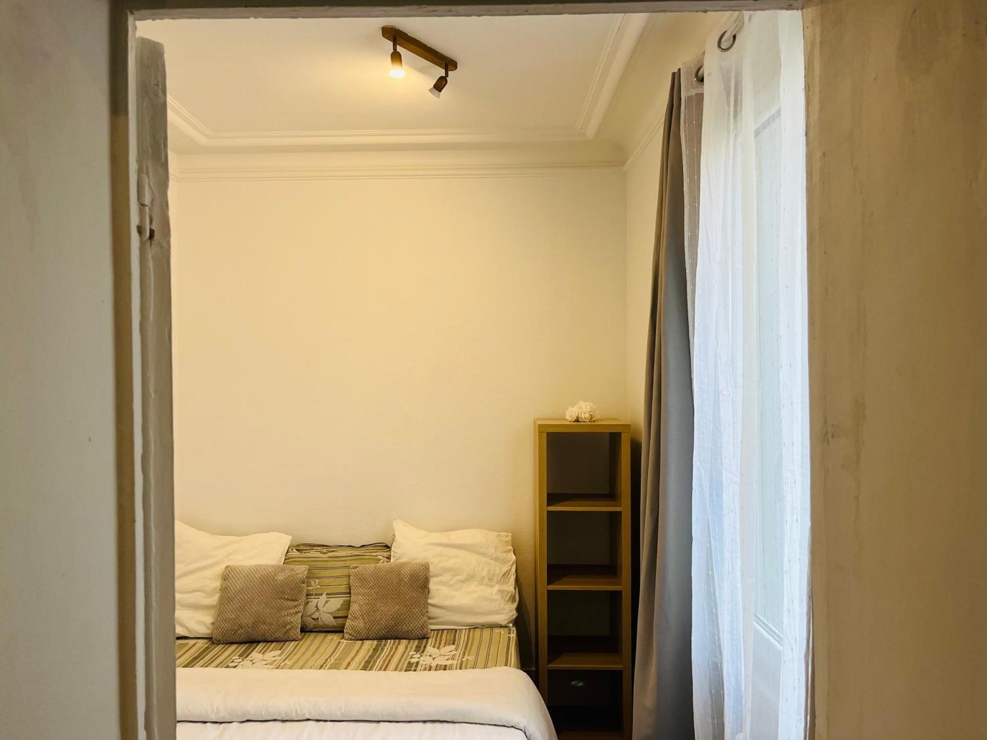 In Montmartre, Paris, Near Sacre-coeur Read Host Profile For Booking Séjour chez l'habitant *