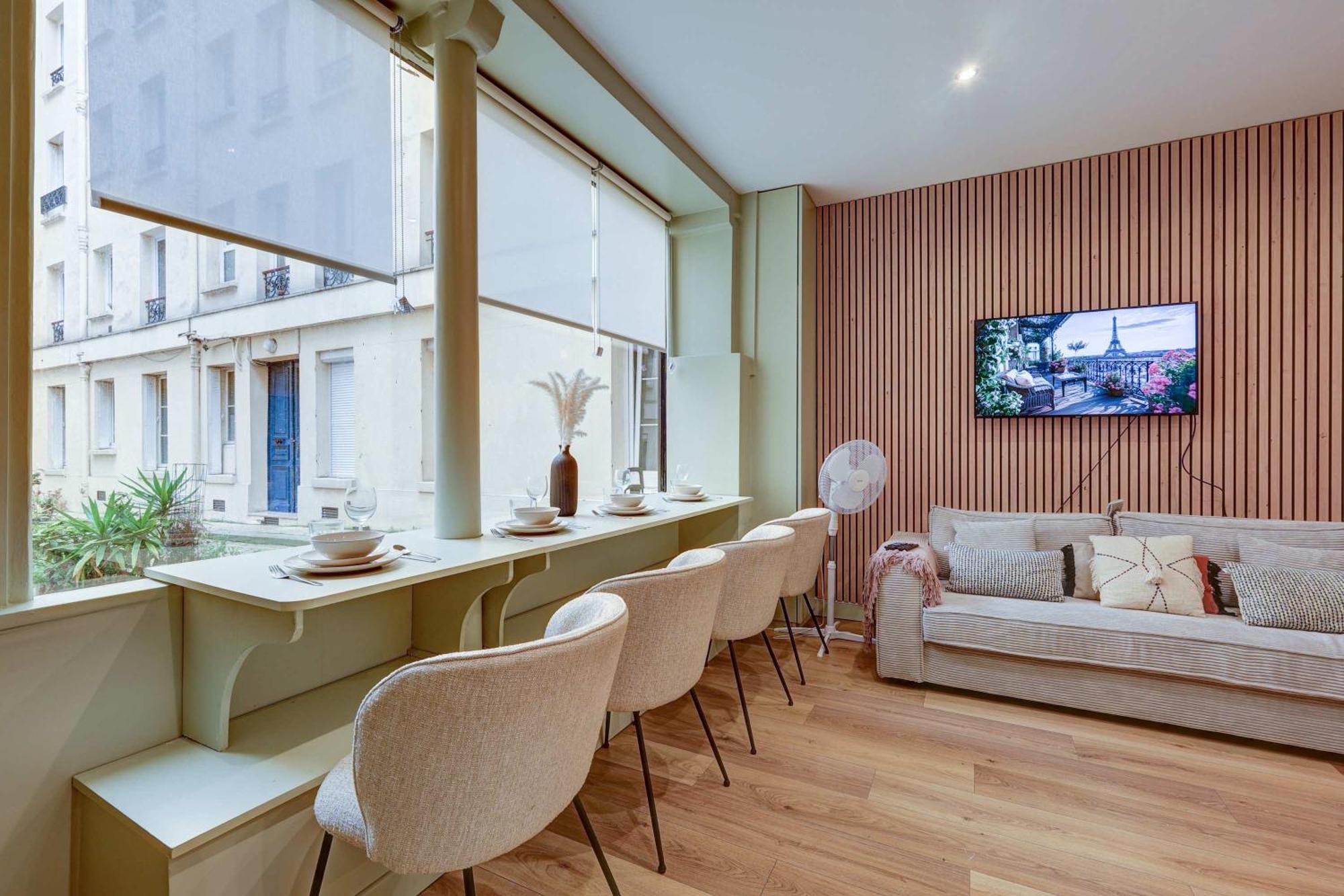 Place De La Nation Cozy 2bd Duplex Apartment