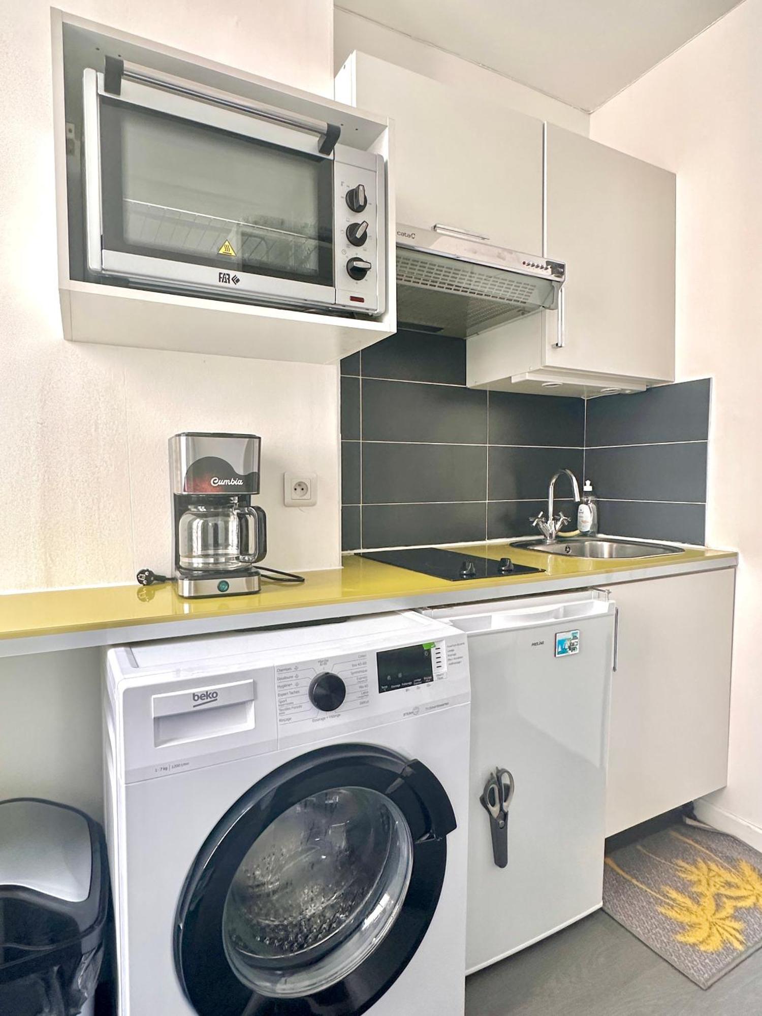 Comfortable And Secure Montmartre Berthe Apartment Paris