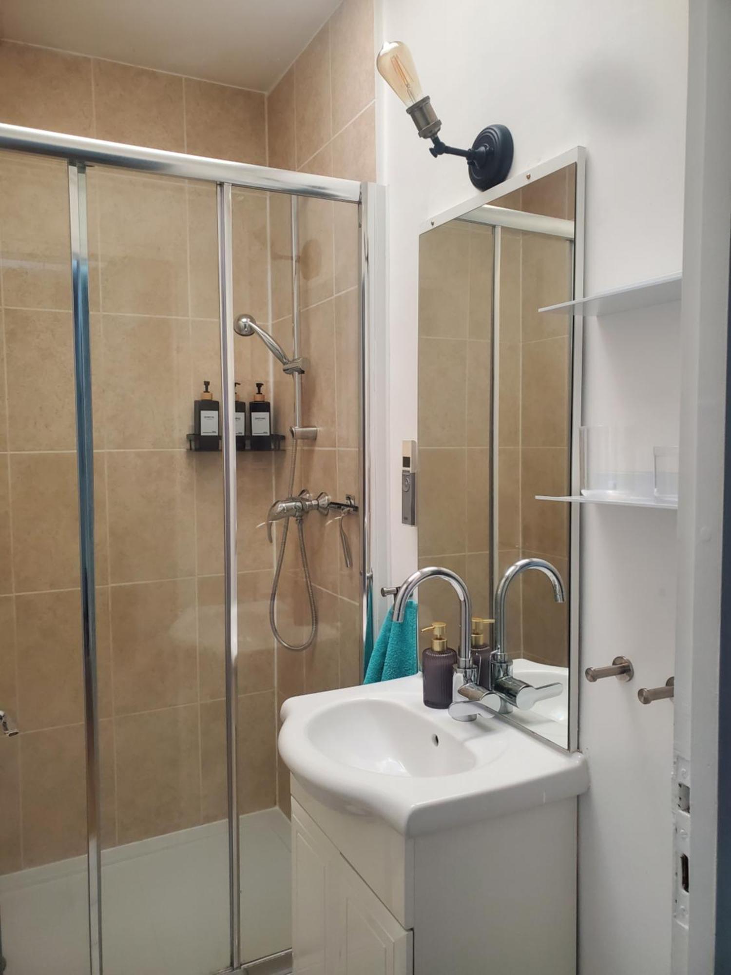Guest - R&m Bed & Breakfast Paris