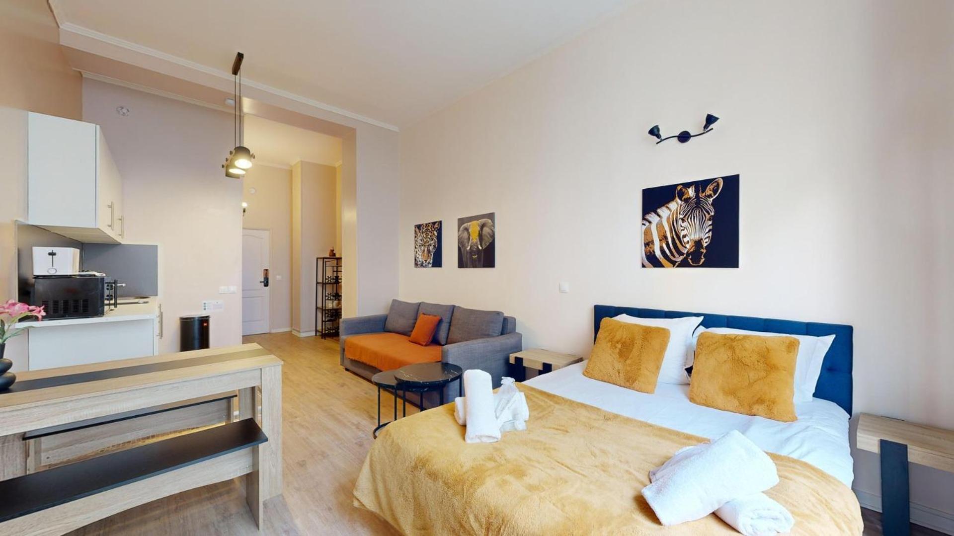 252 Majestic - Superbe A Apartment