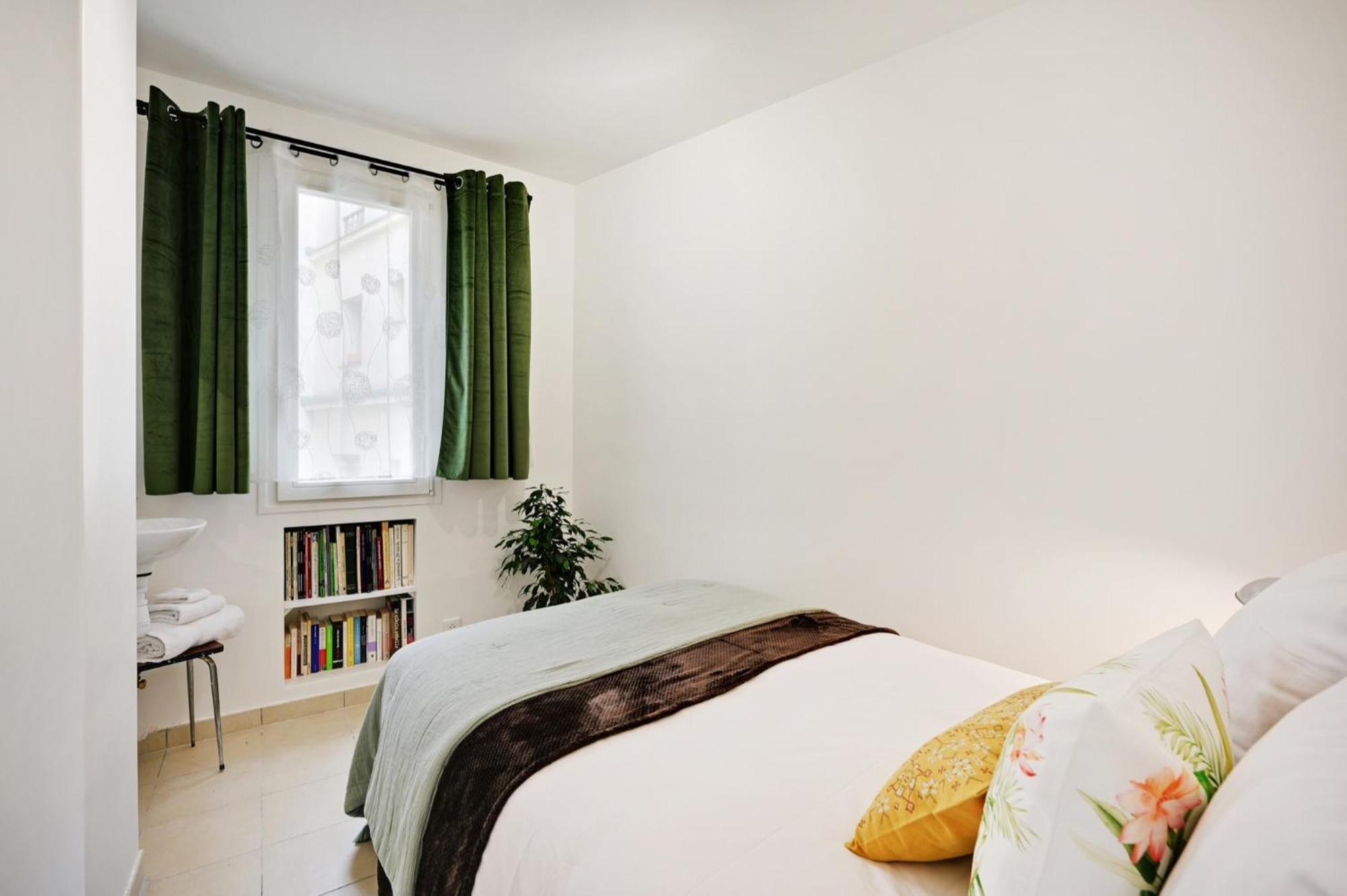 Apartment Fully Renovated In Montmartre *