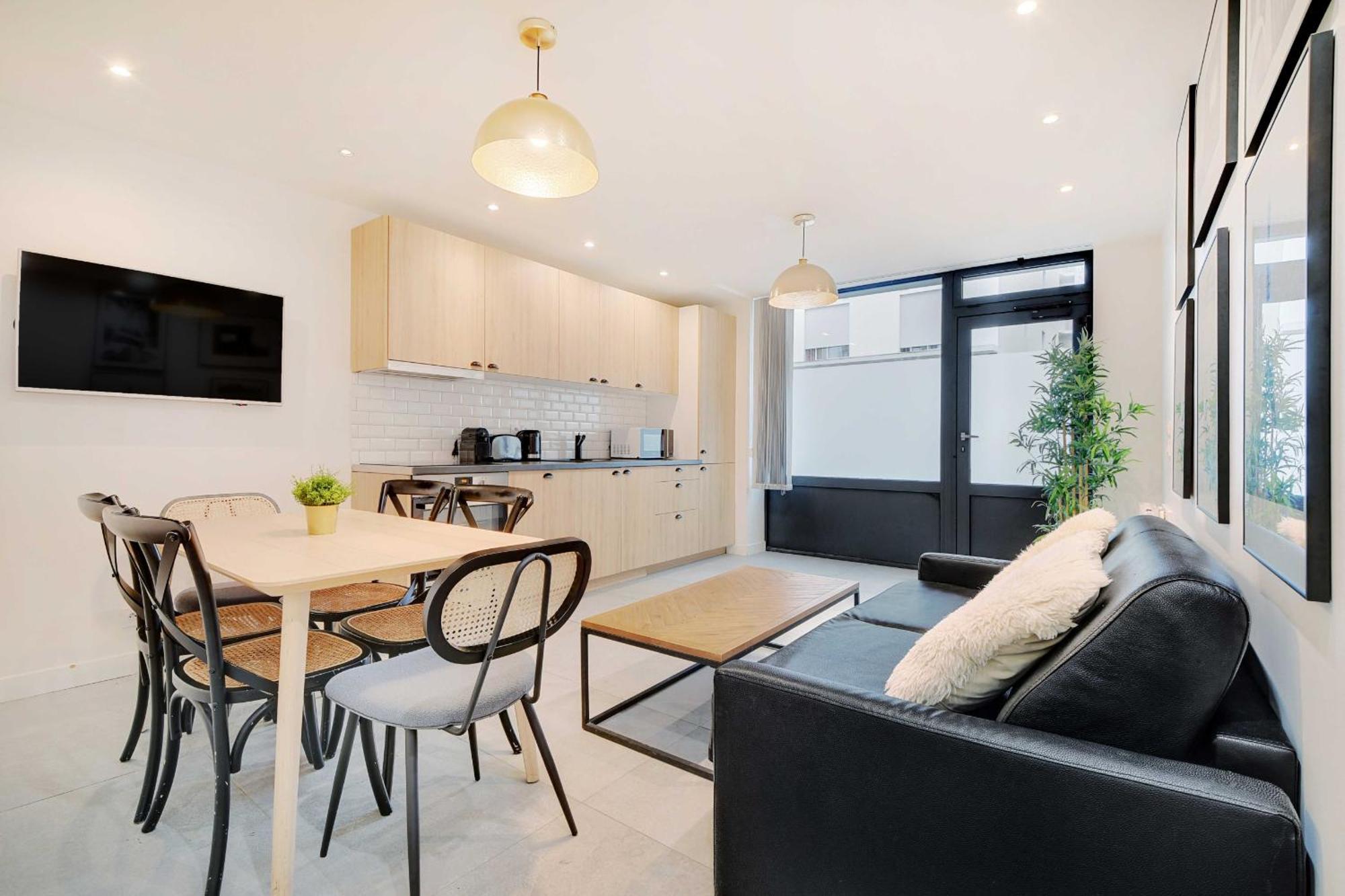 Super 2br 6p Bastille Apartment *