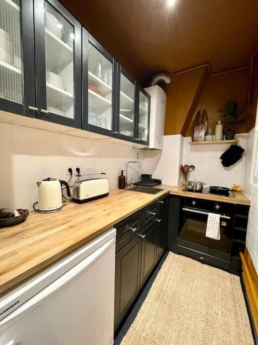 Parishome! Double Balcony, Art & Designer Touches * Paris