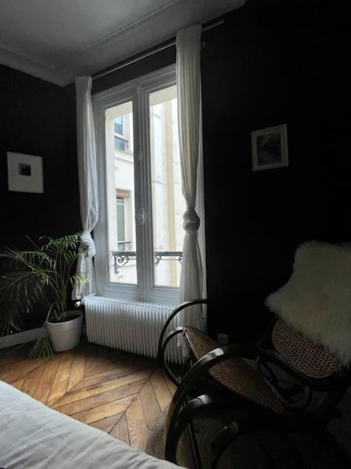Parishome! Double Balcony, Art & Designer Touches Apartment