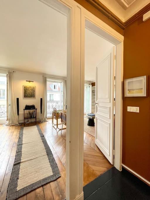 Parishome! Double Balcony, Art & Designer Touches Paris