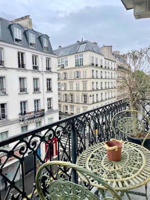 Parishome! Double Balcony, Art & Designer Touches Apartment *