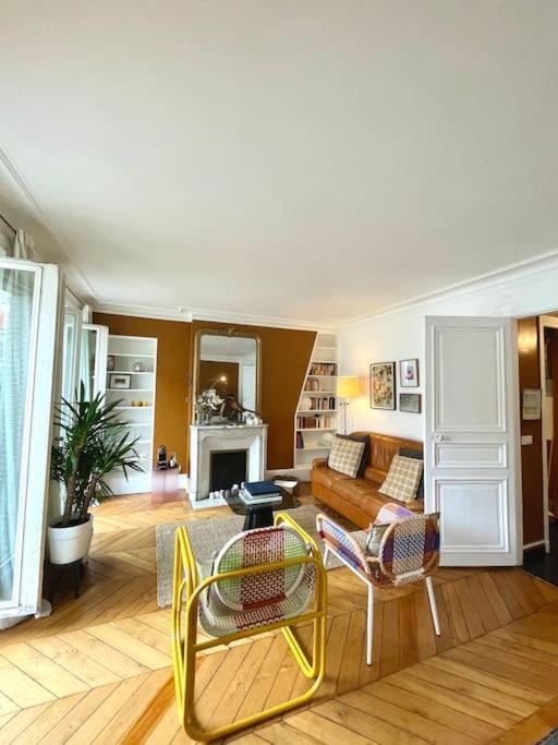 Parishome! Double Balcony, Art & Designer Touches Apartment Paris