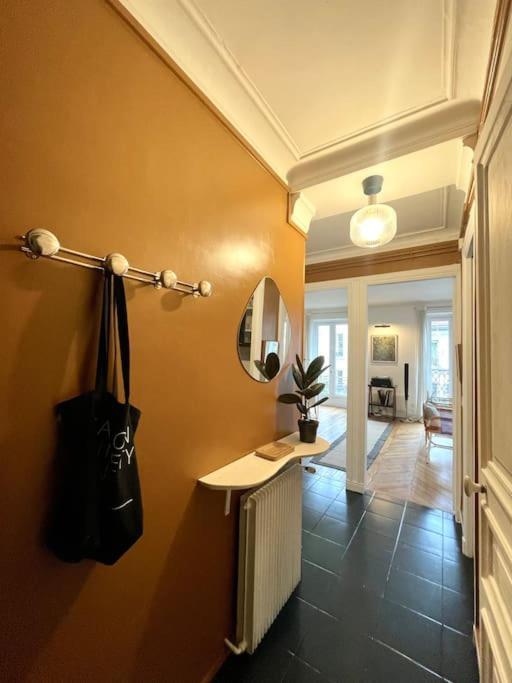 Parishome! Double Balcony, Art & Designer Touches Apartment *
