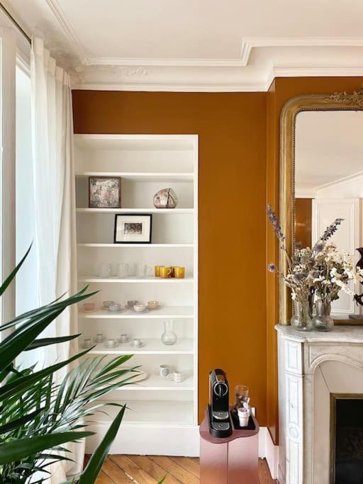 Parishome! Double Balcony, Art & Designer Touches Paris