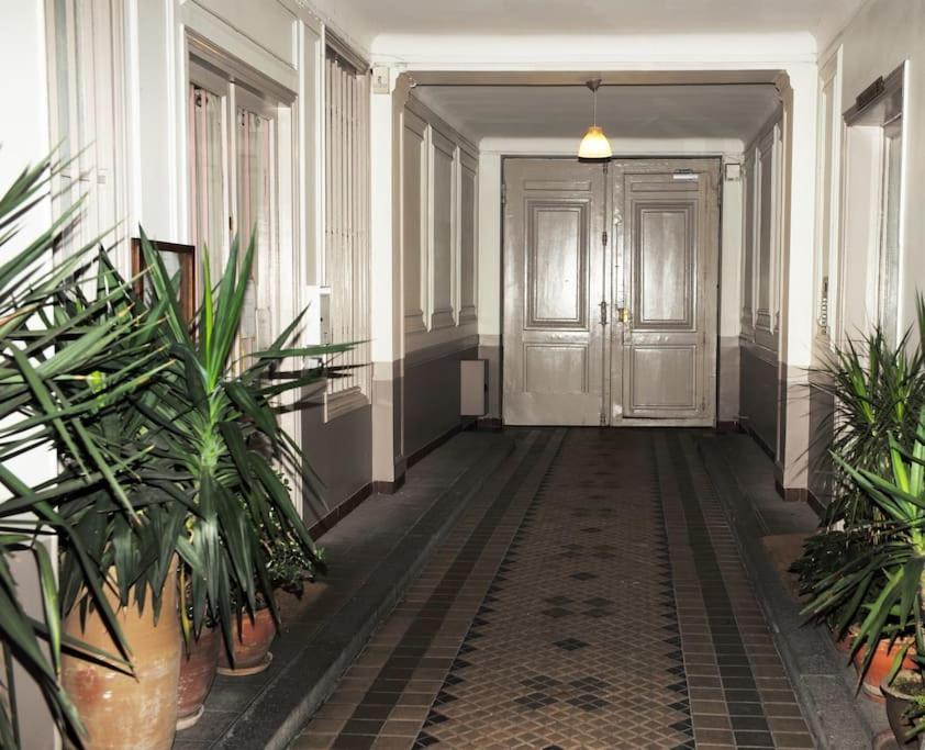 Montmartre Rue Des Martyrs Loft With Ac, 4-7 Peo Apartment Paris