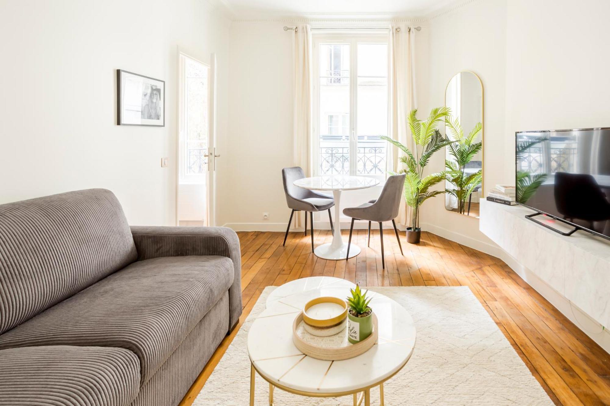 Superbe Montmartre Apartment Paris