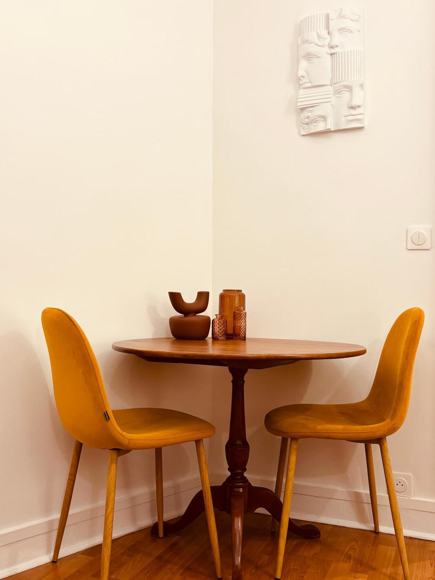 Moments, Your Moments Apartment *