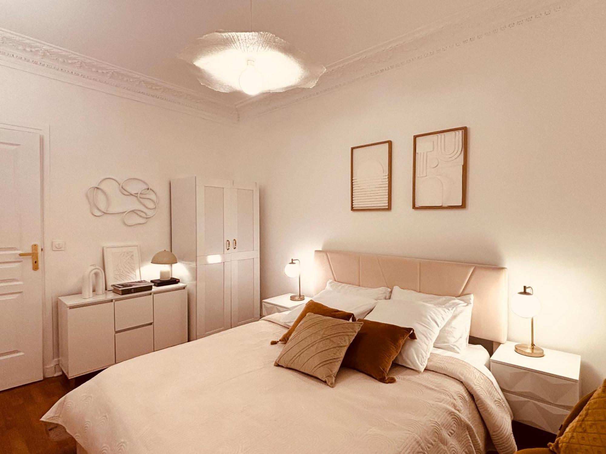 Moments, Your Moments Apartment *