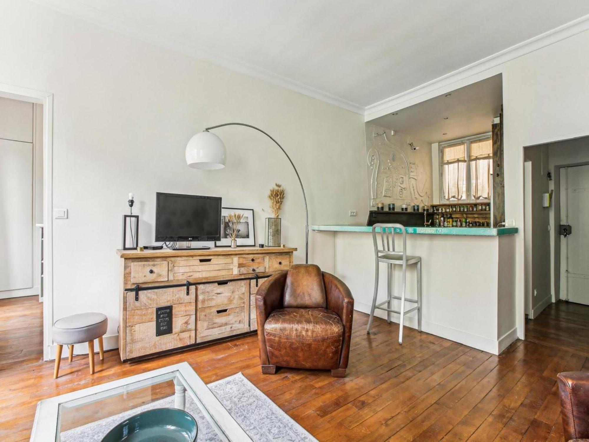 Modern -1br-2p- Le Marais Apartment Paris