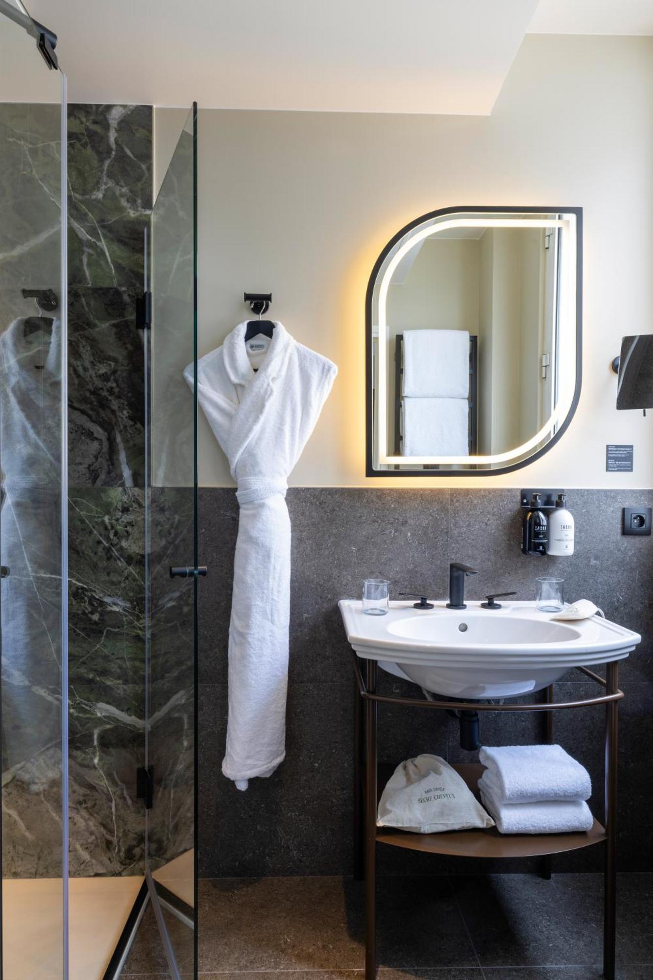 Hotel L'ormaie & Paris