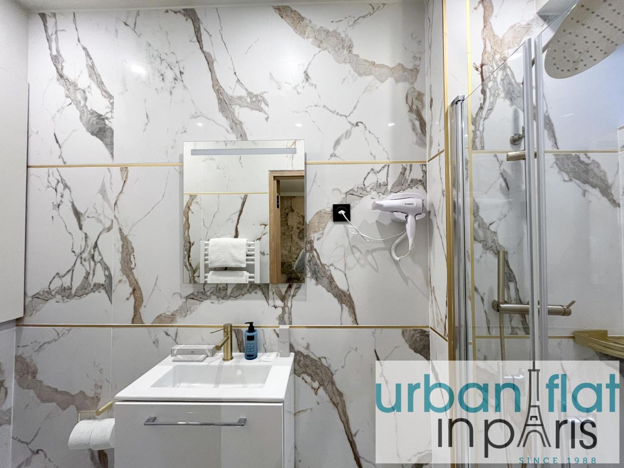 Urban Flat - 196 Saint Honore * Paris