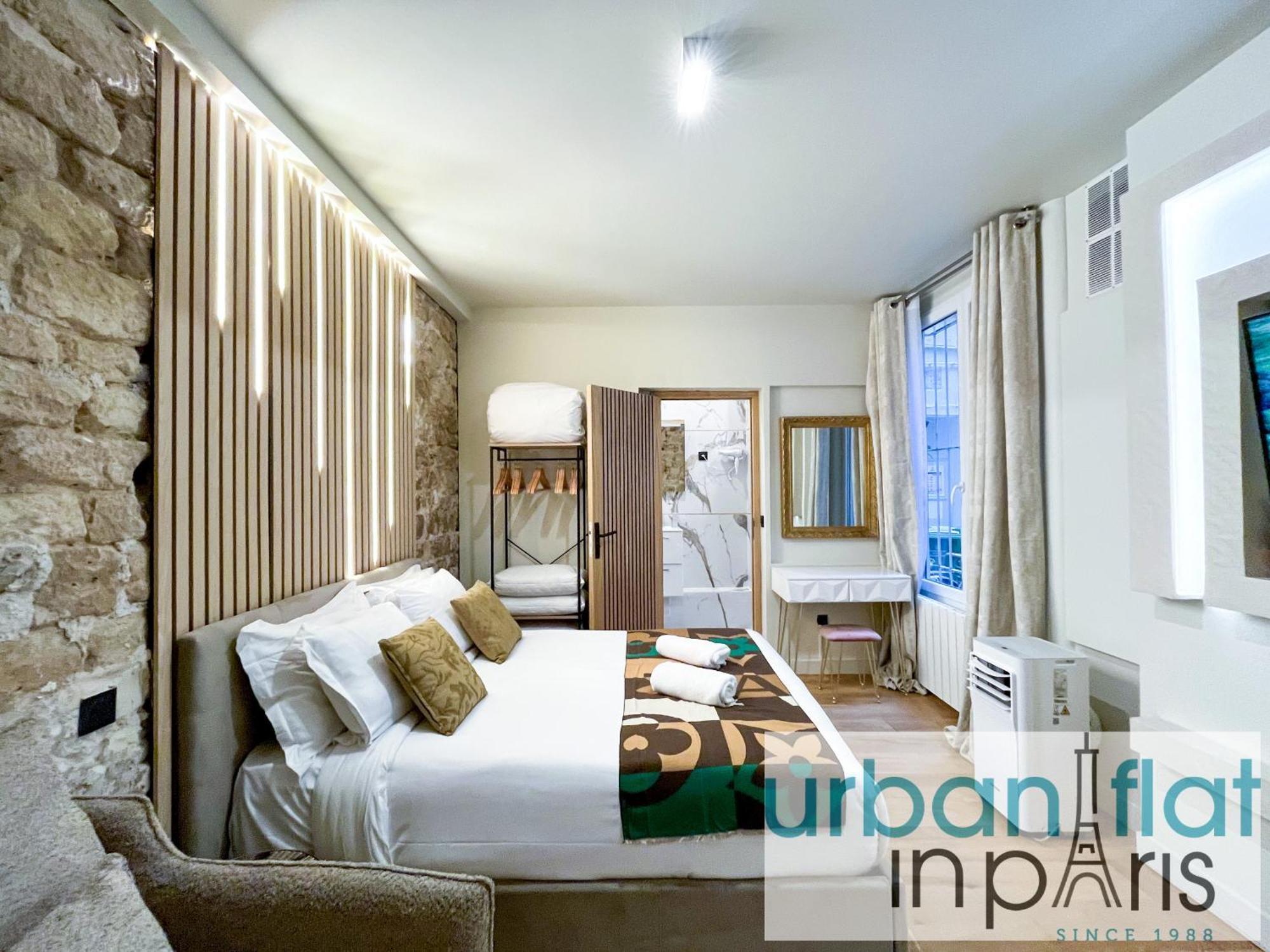 Urban Flat - 196 Saint Honore Apartment