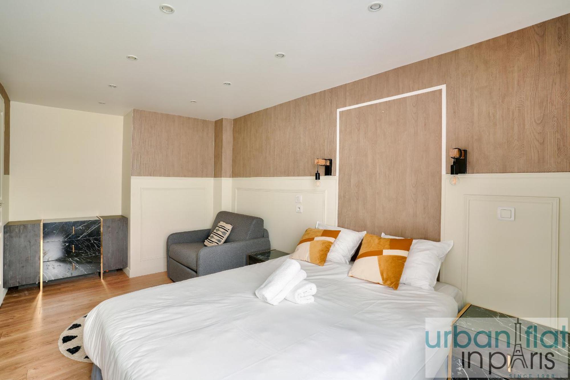 13 Luxury Flat Eiffel Design 2 Apartment Paris
