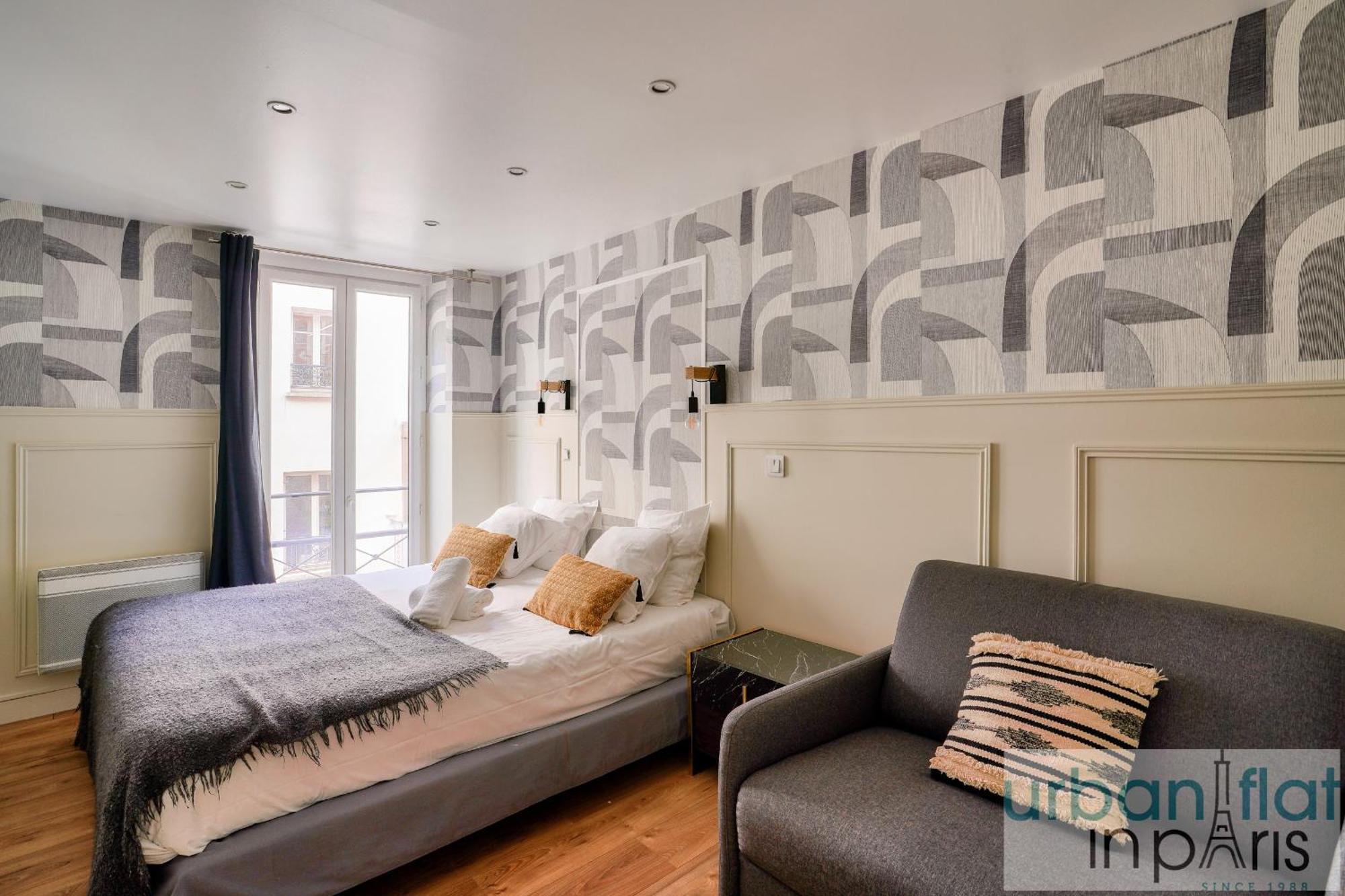 13 Luxury Flat Eiffel Design 2 * Paris