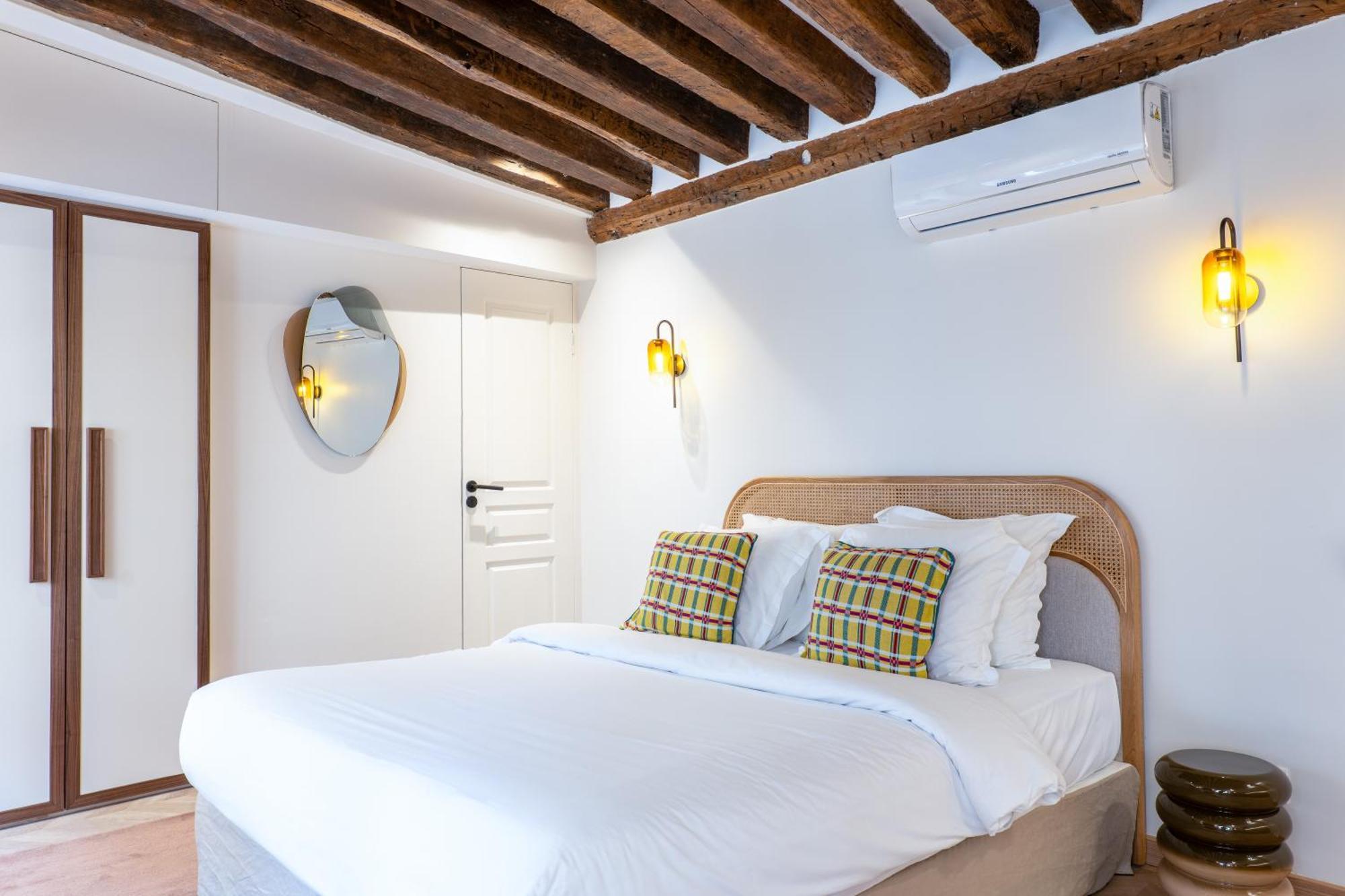 Holidaysinparis - Bourg Tibourg Appartement *