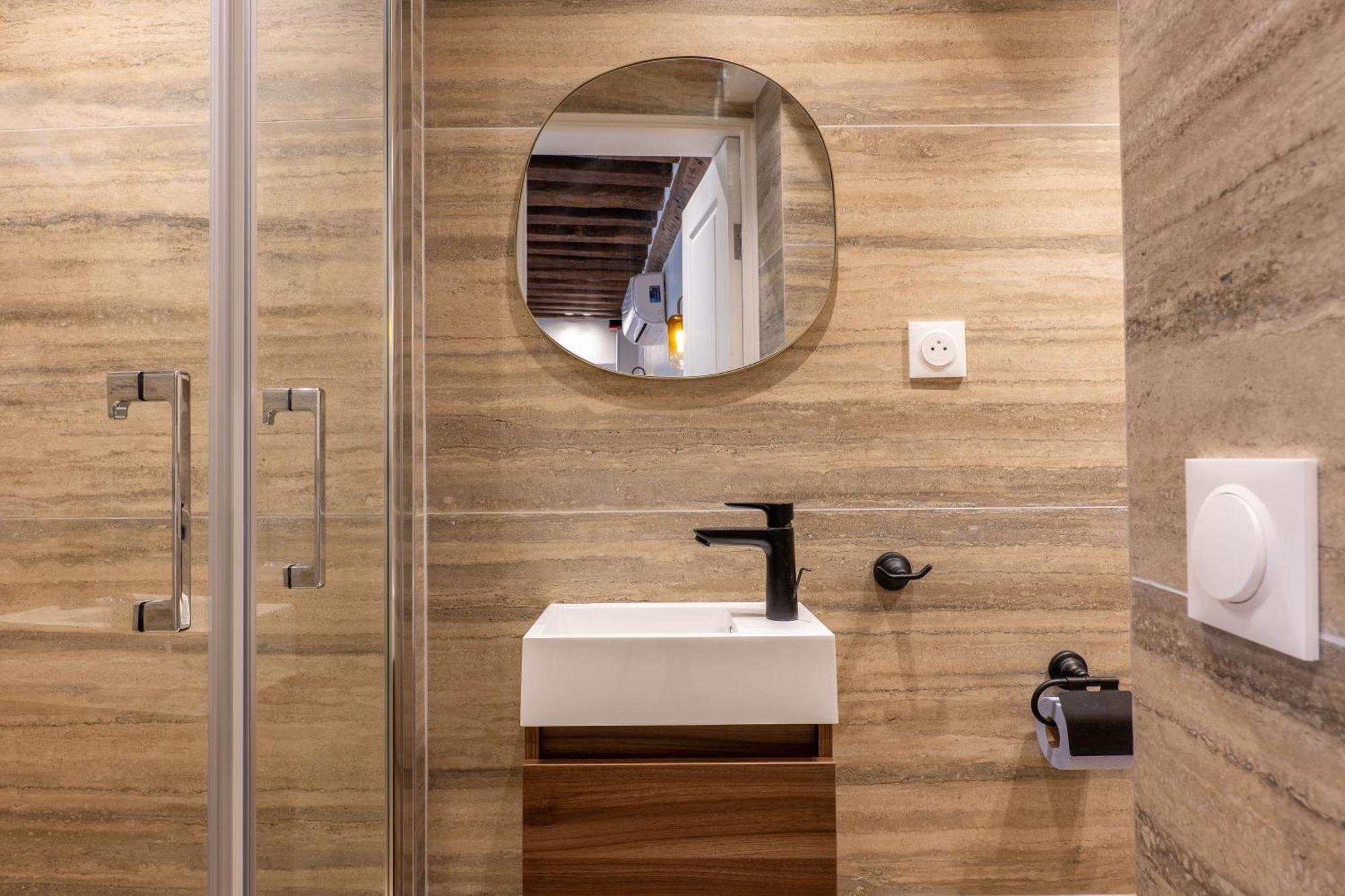 Holidaysinparis - Bourg Tibourg Appartement *