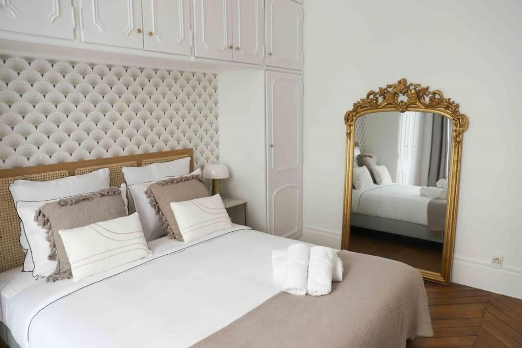 Charming 3 Bedroom Haussmannien In 17th Appartement
