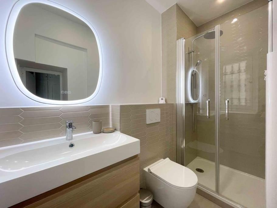 Charming 3 Bedroom Haussmannien In 17th Appartement