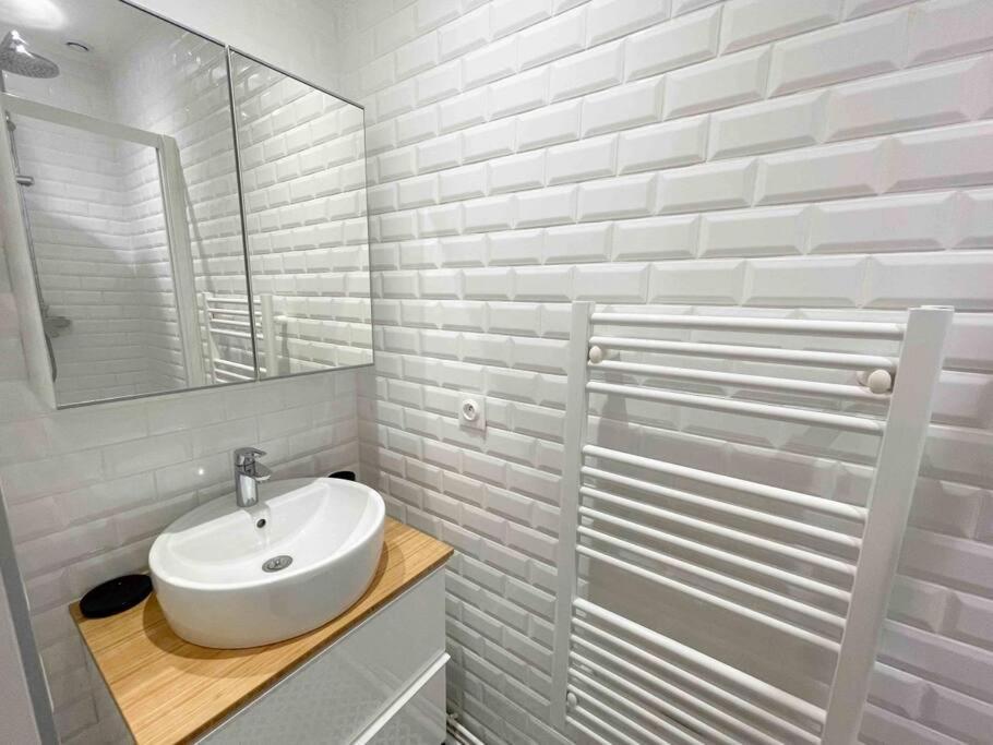 Charming 3 Bedroom Haussmannien In 17th Appartement Paris