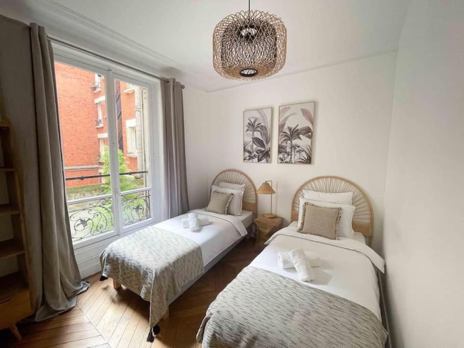 Charming 3 Bedroom Haussmannien In 17th Appartement *