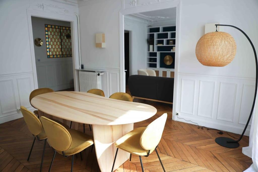 Charming 3 Bedroom Haussmannien In 17th Appartement *