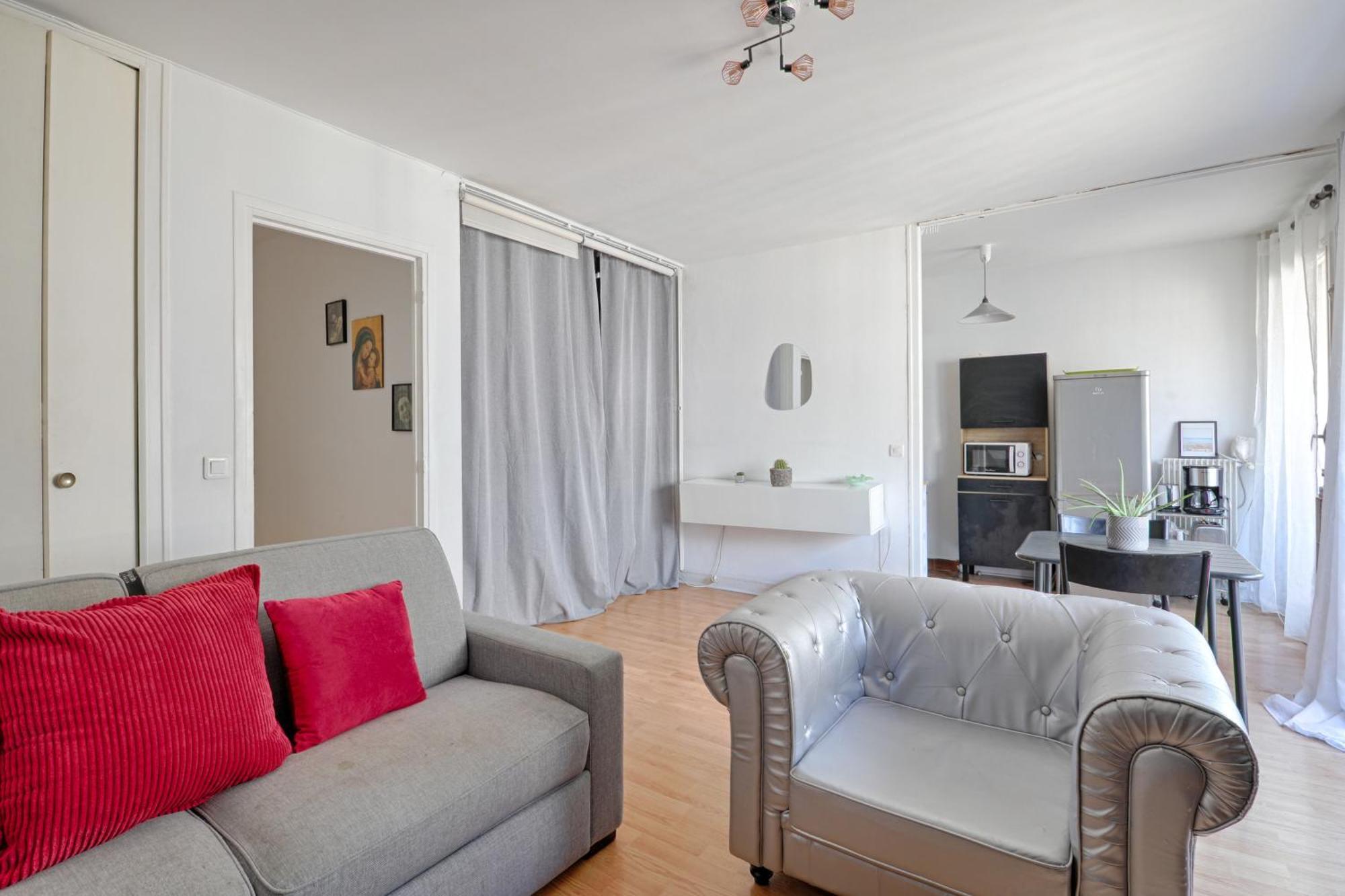 La Folie Mericourt - A 5 Min De Place Republique Appartement