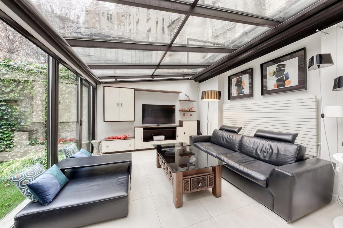 Garden Flat In 16 Apartment