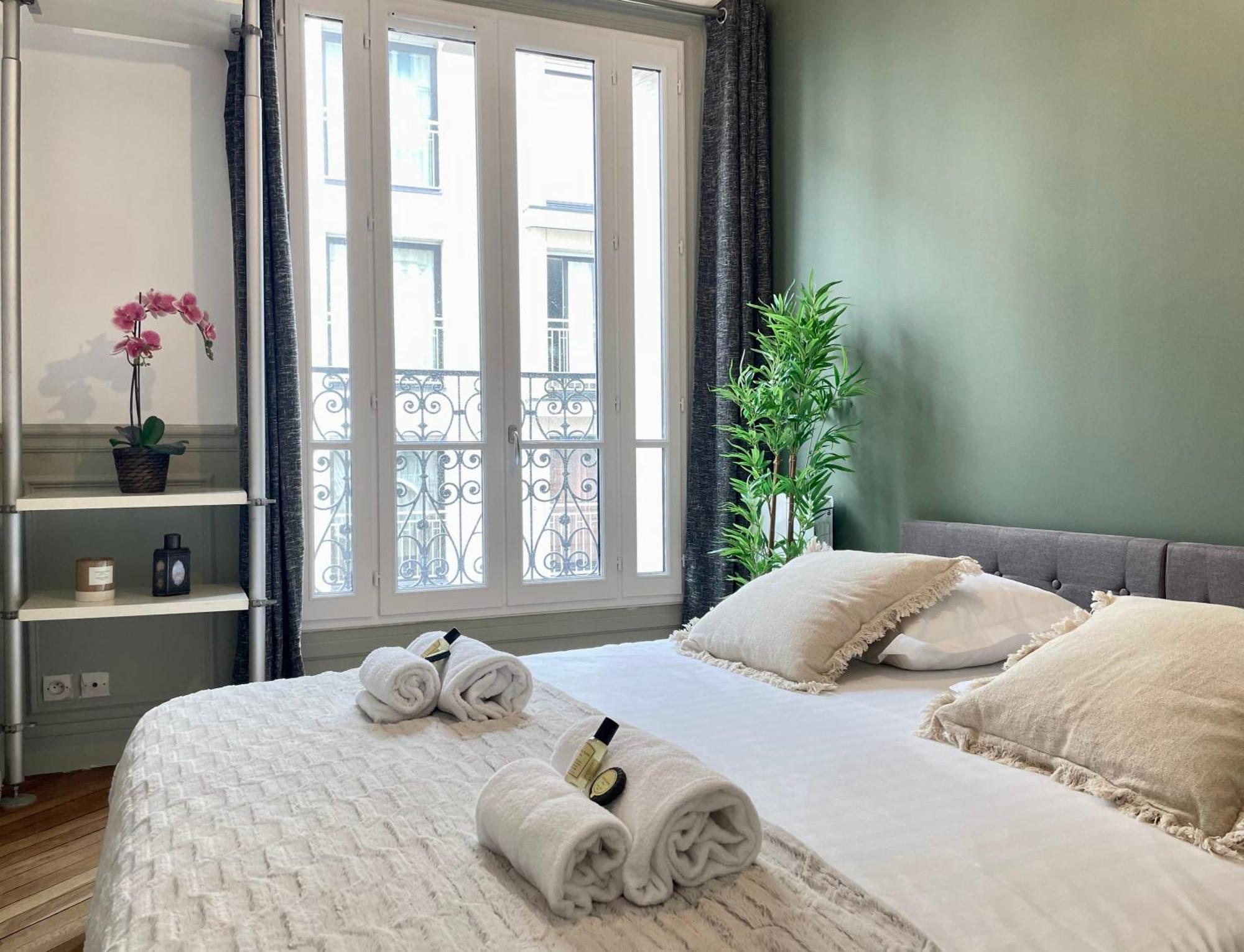 Apartment Eiffel Tower Stylish Retreat *