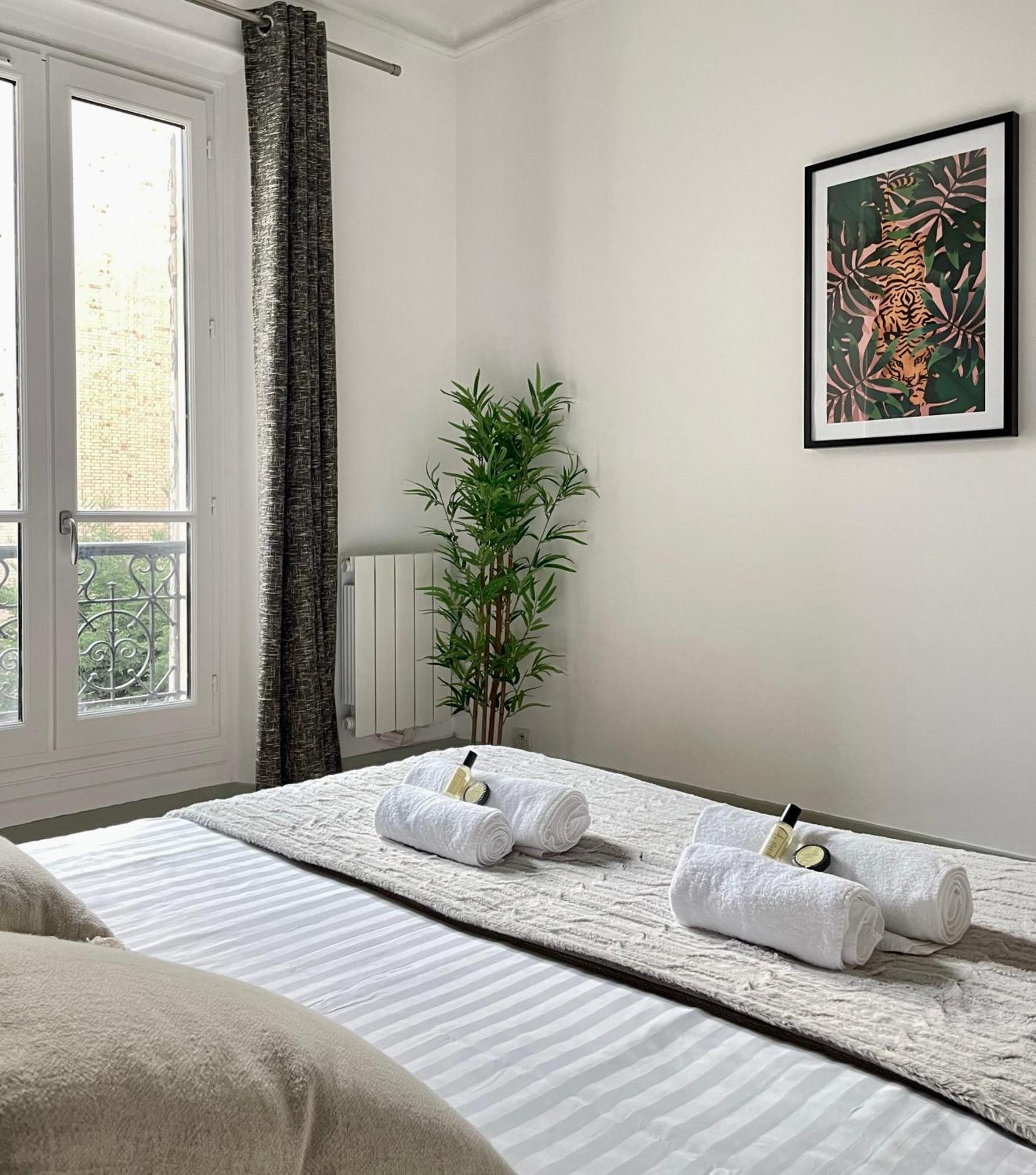 Apartment Eiffel Tower Stylish Retreat *