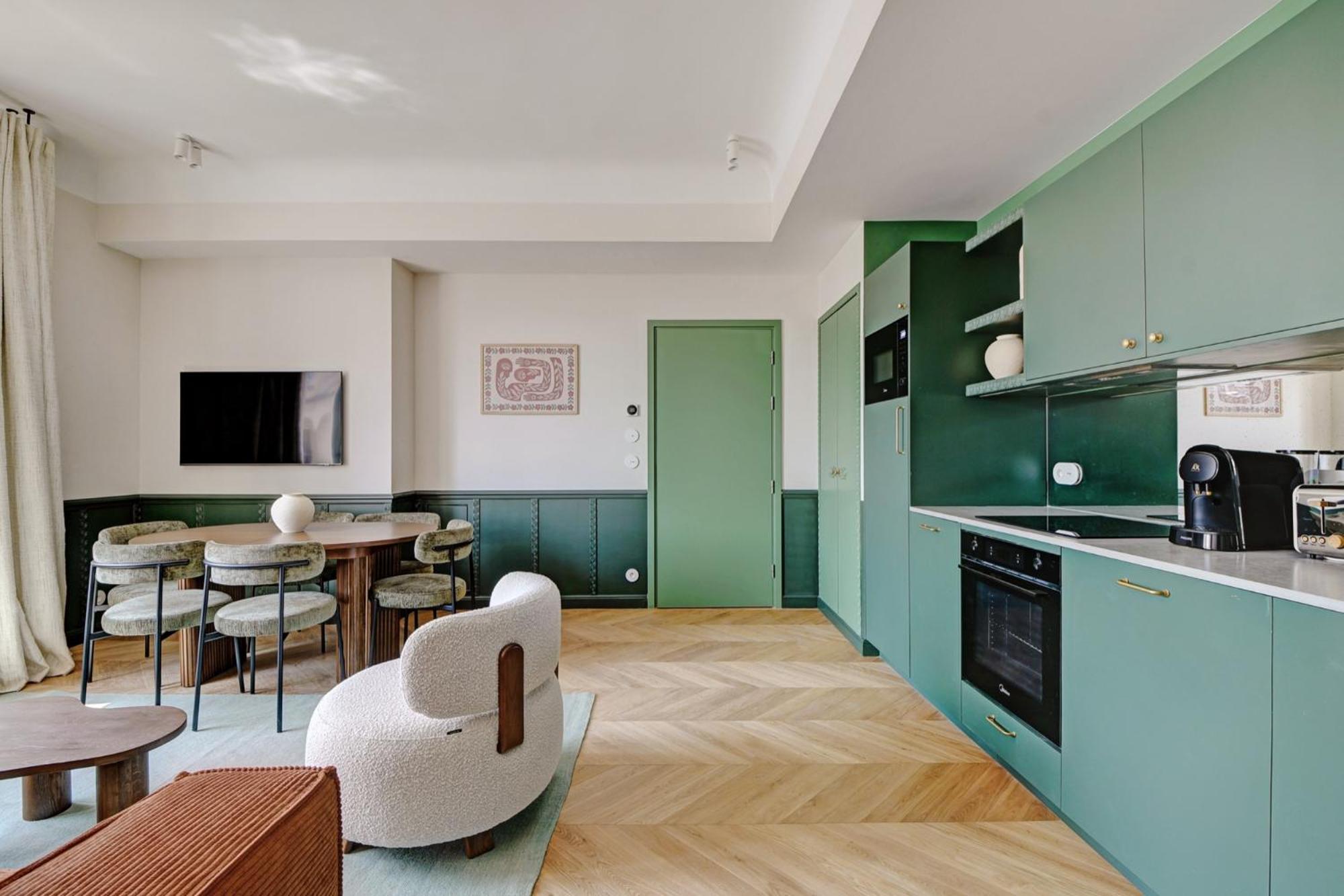 Collection Serviced In Opera - Rue Saint-lazare