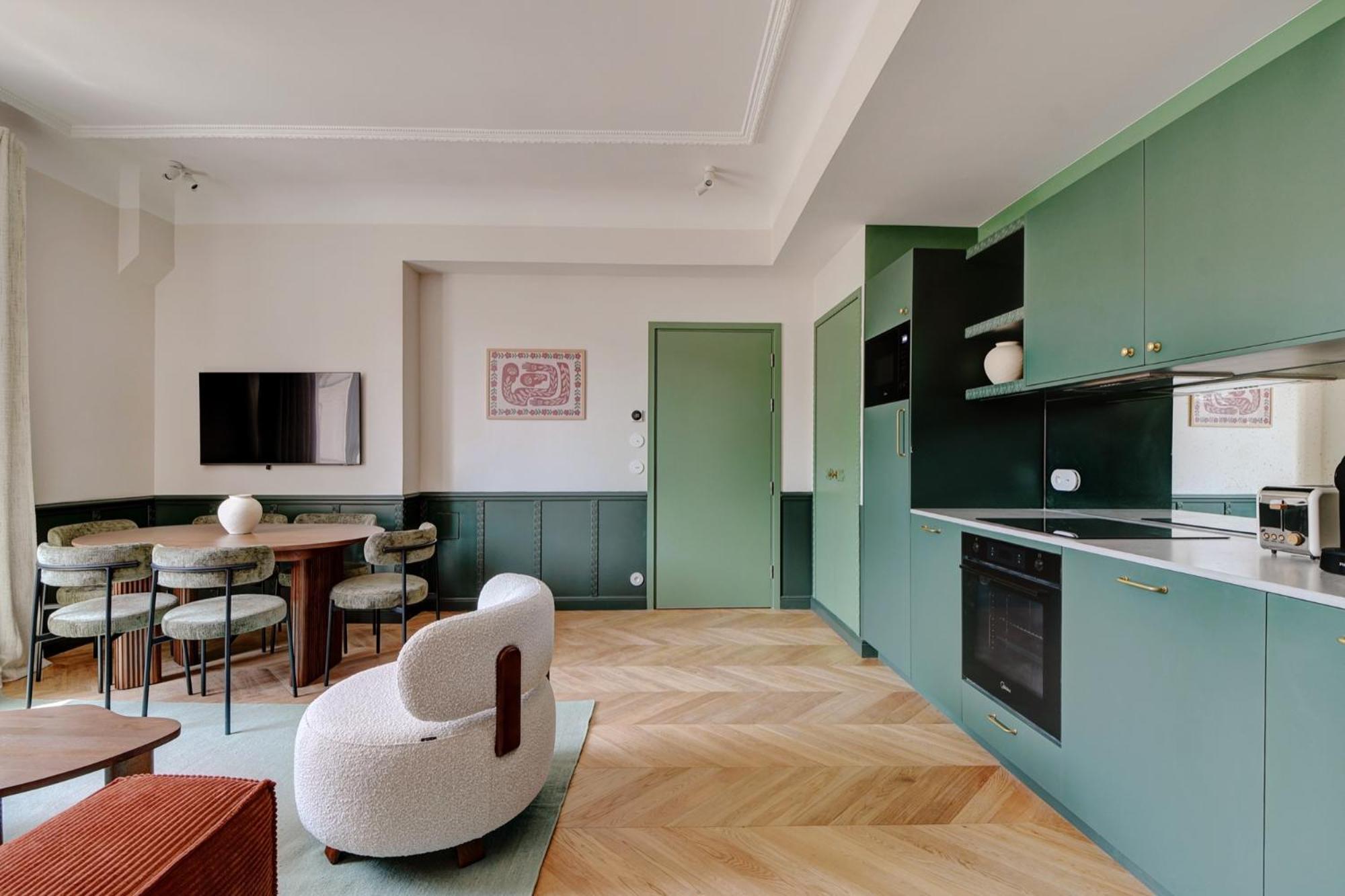 Collection Serviced In Opera - Rue Saint-lazare Paris